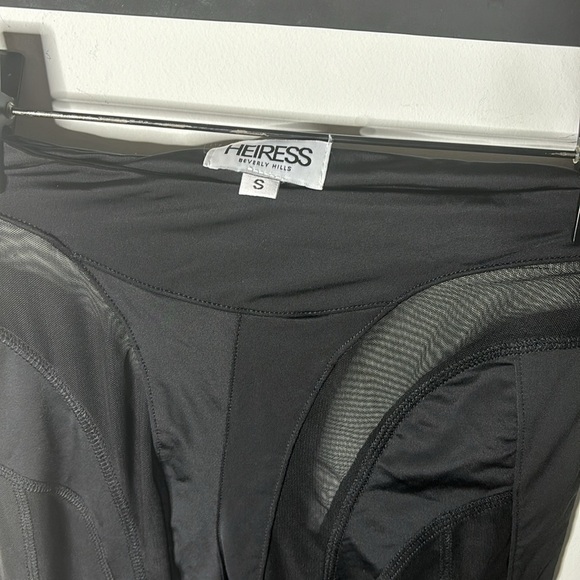 BLACK PANELED MESH HIGH RISE LEGGINGS - Picture 4 of 4